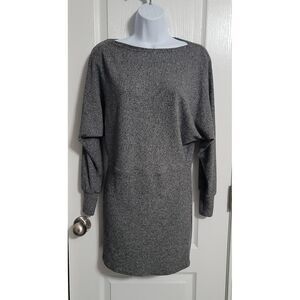 Super Cute Gray Top from Buckle‎ size Medium